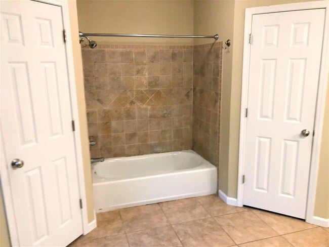 Building Photo - 2408 Pleasant Forest Dr