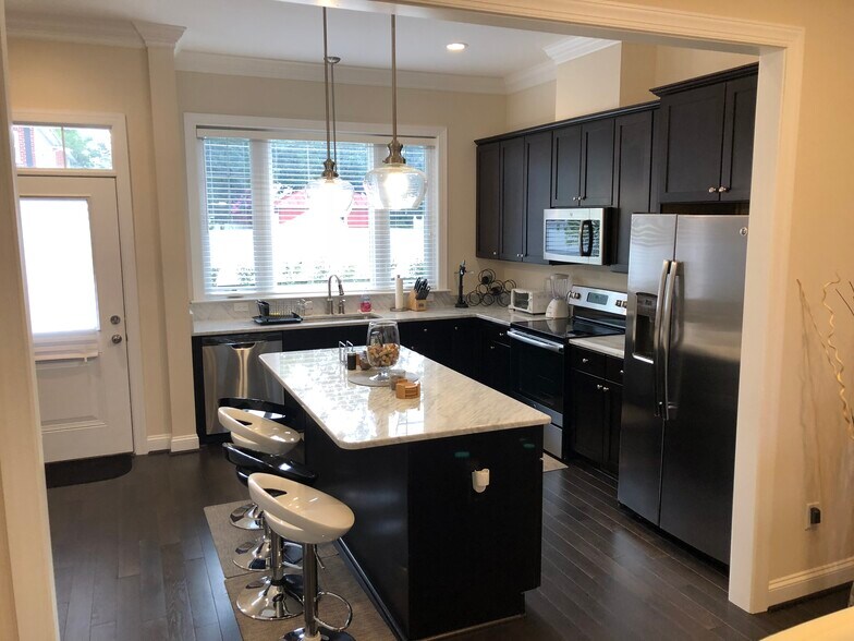 (Shared) Kitchen - 719 S Braddock St