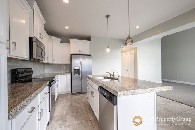 Building Photo - Stunning Townhome In Desirable Riverton Area