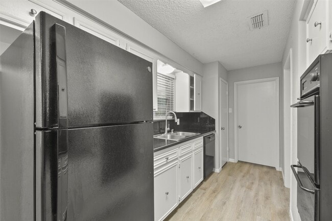 Building Photo - 16310 Cavendish Dr