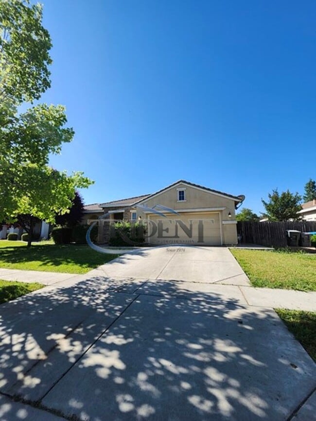 Building Photo - 1038 Zanes Dr