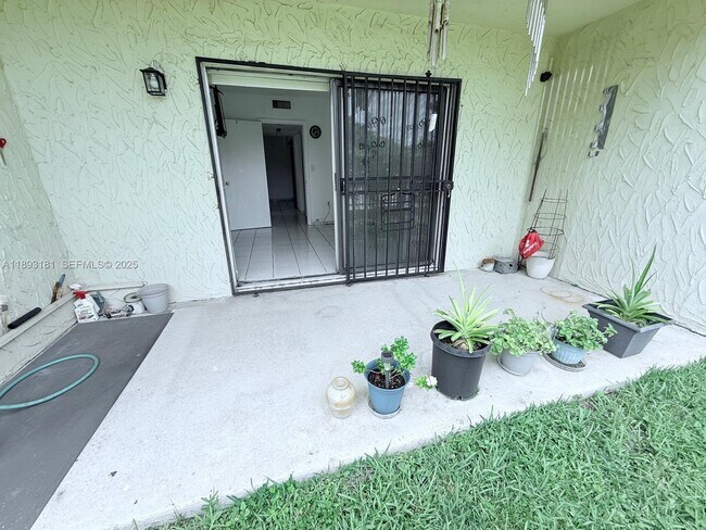 Building Photo - 300 NW 42nd Ave