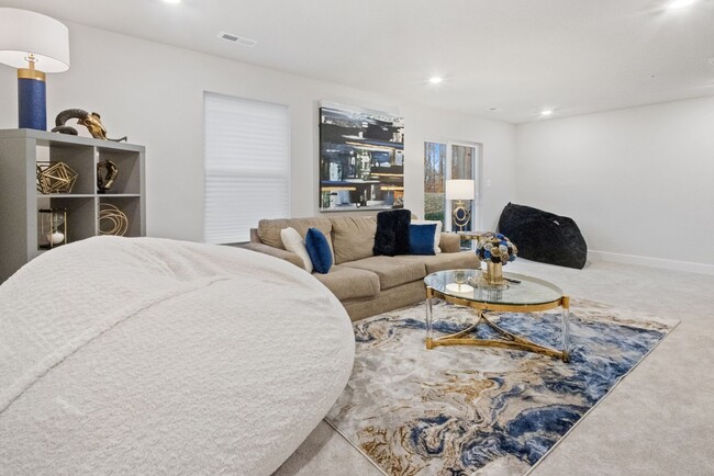 Building Photo - Spacious 3BR Townhome in Bryans Road
