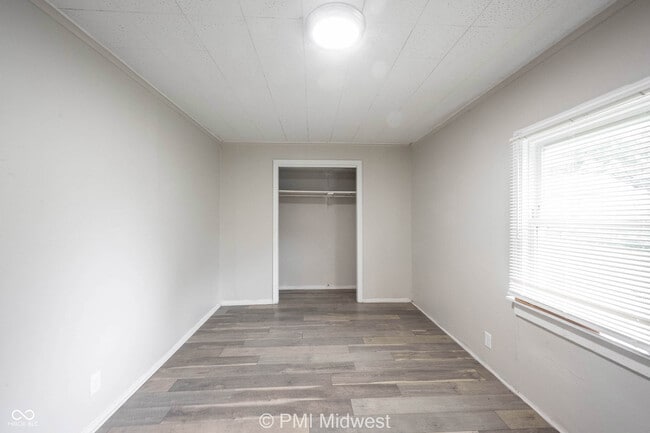 Building Photo - 4923 Barlow Dr