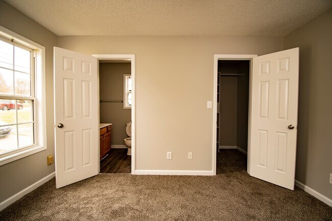 Building Photo - 3 Bedroom Pet Friendly Home For Rent In St...