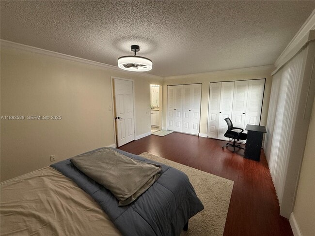 Building Photo - 27 Laredo Pl