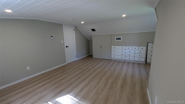 Building Photo - 362 Strawtown Rd