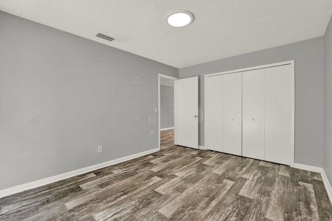 Building Photo - ***1ST MONTH RENT FREE! Cute 1 Bedroom Apartment In Orange City