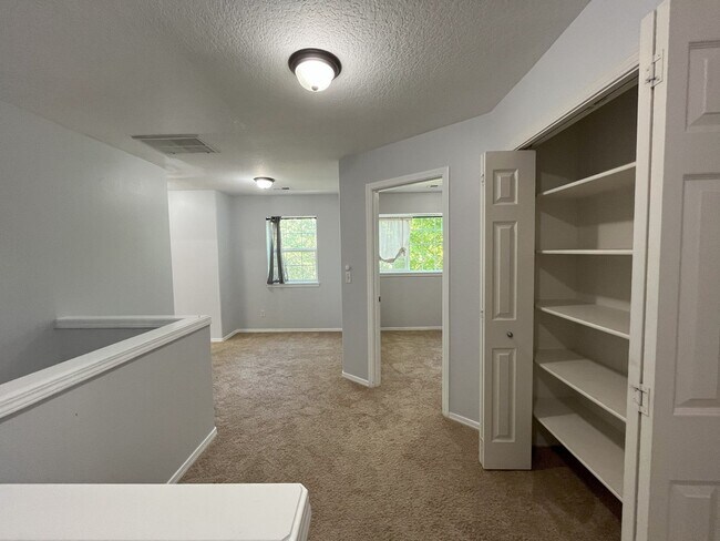 Building Photo - Charming 3-Bedroom Home with Open Layout, ...