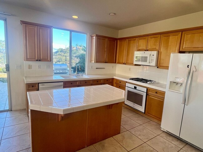 Building Photo - Aviara 4 BD, 3BA in gated community