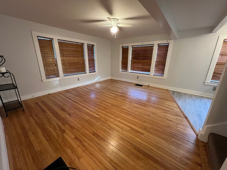 Building Photo - 6 Winsor Ave