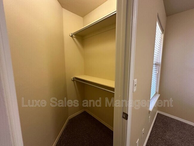 Building Photo - 706 Rockridge Cir