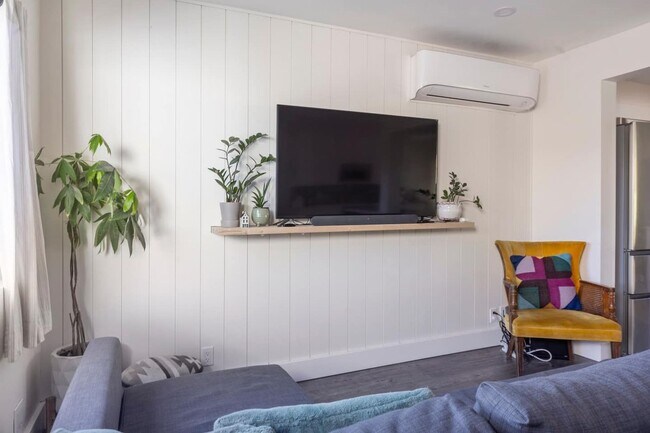 Building Photo - Renovated Two Bedroom West Napa Bungalow