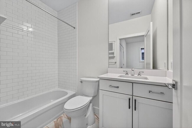 Building Photo - 1412 Chapin St NW