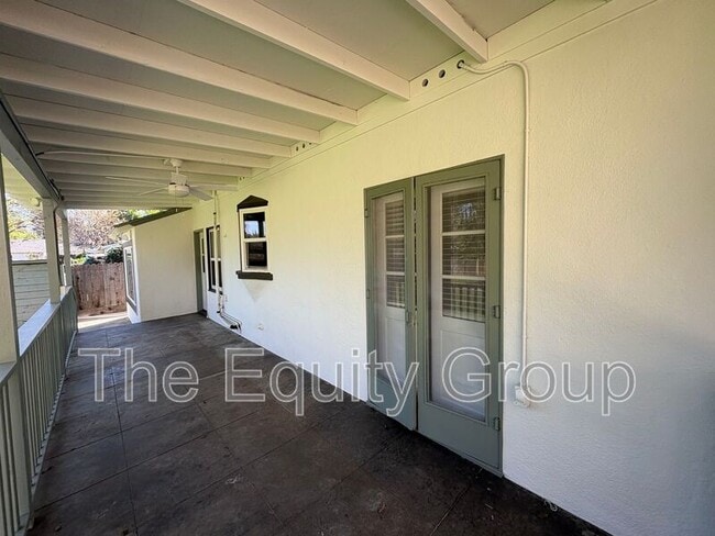 Building Photo - 1610 W College Ave