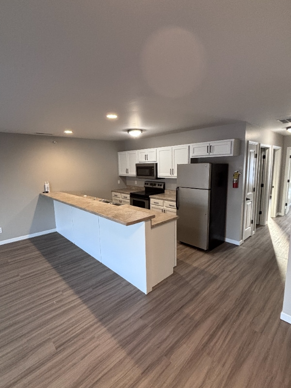 Building Photo - 609 1st Ave SW