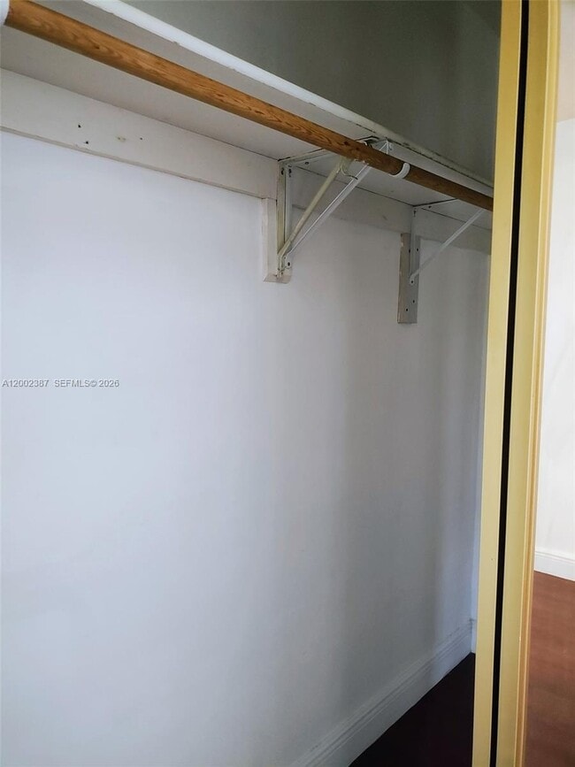 Building Photo - 525 SW 56th Ave