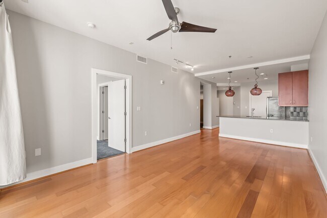Building Photo - 25th Floor Condo in the heart of Uptown!!