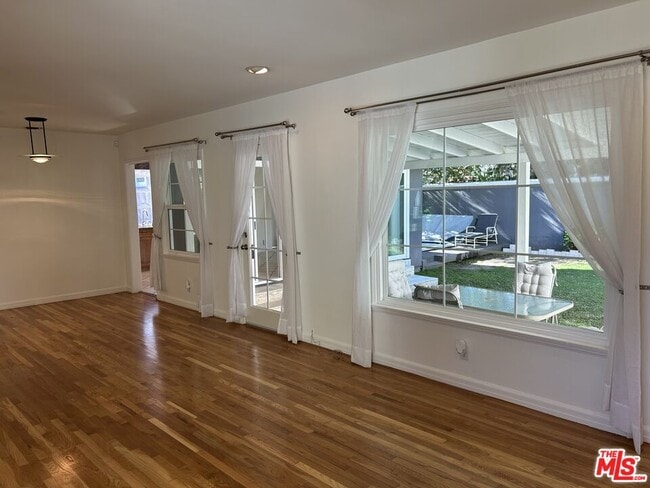 Building Photo - 5355 Rhea Ave