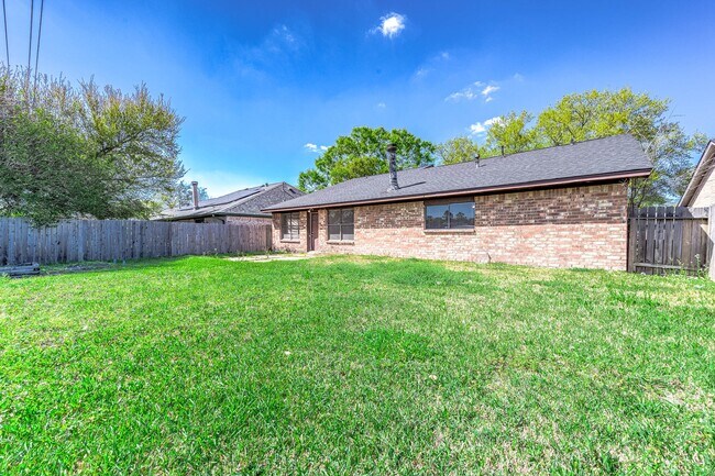 Building Photo - 14315 Swanfield Dr