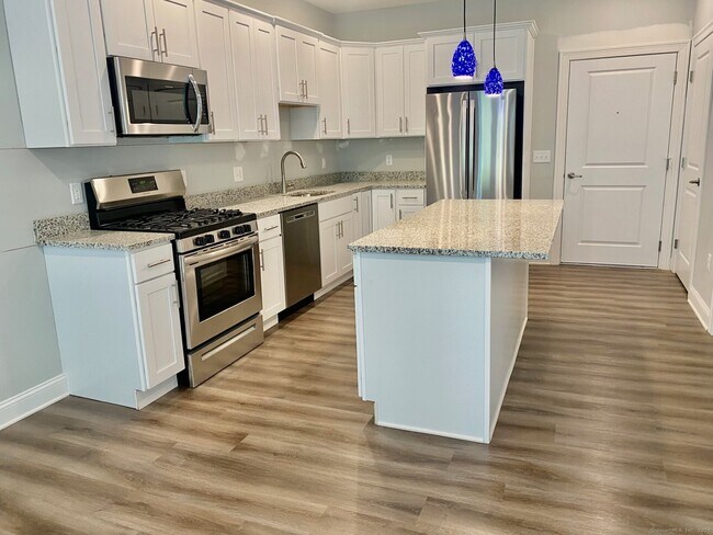 Building Photo - 3 Cherry Brook Rd