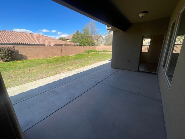 Building Photo - Great home and Pet Friendly!!  ADA tub/shower