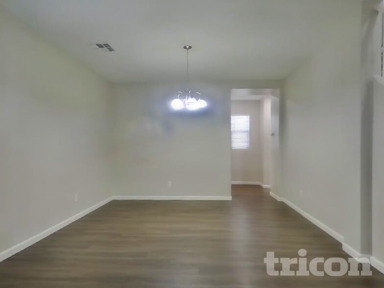 Building Photo - 26011 N Sandstone Way