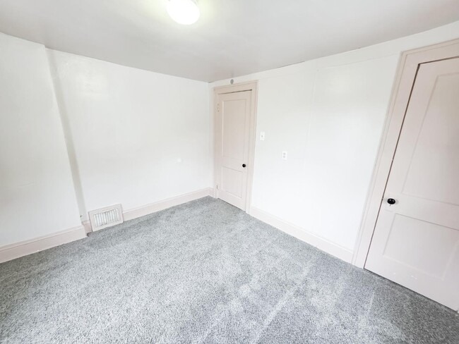 Building Photo - 2044 18th St SW