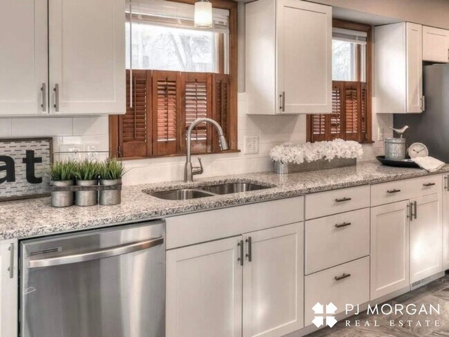 Building Photo - 4 bedroom, 3 Bathroom House