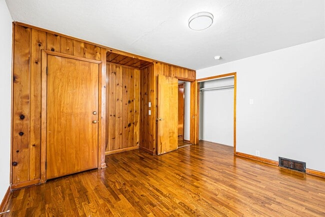 Building Photo - Updated 3-Bedroom Home with Attached Garage & Full Basement