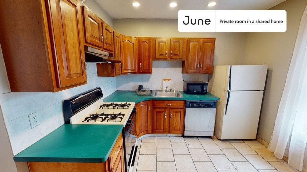 Building Photo - Room in Shared 4 bed/2 bath home in Allston