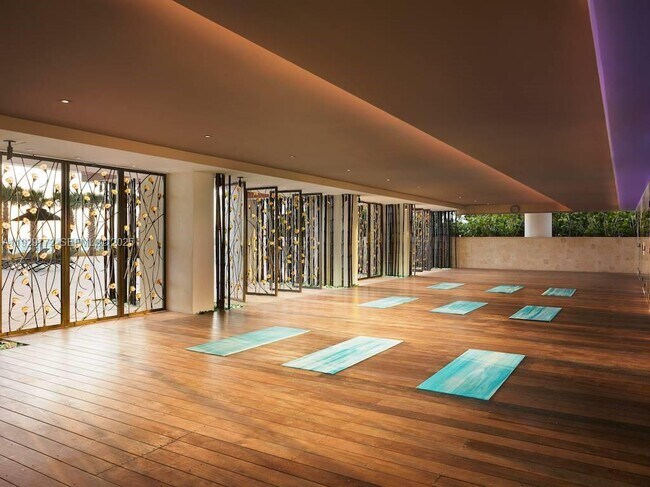 Building Photo - 6801 Collins Ave