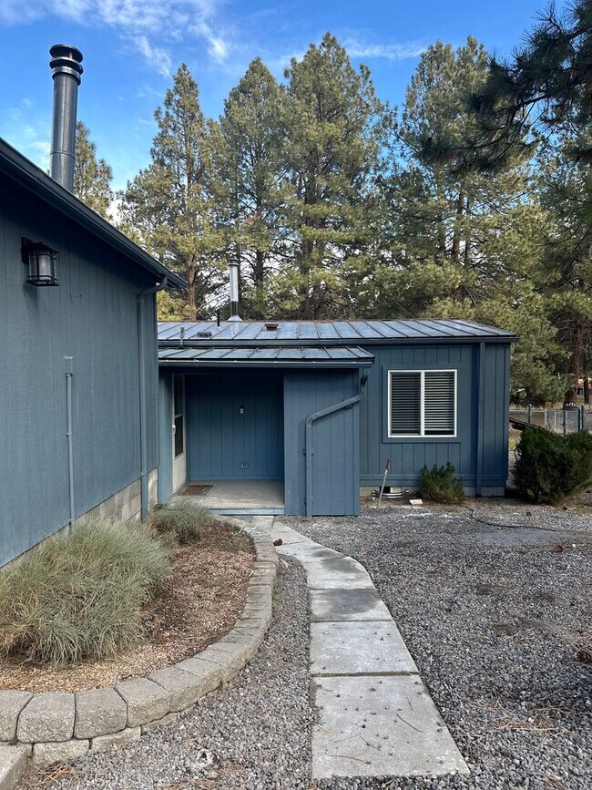 Building Photo - Completely Remodeled Home on 1 Acre in DRW