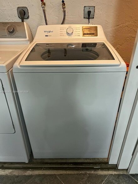 Building Photo - 2676 Carambola Cir N