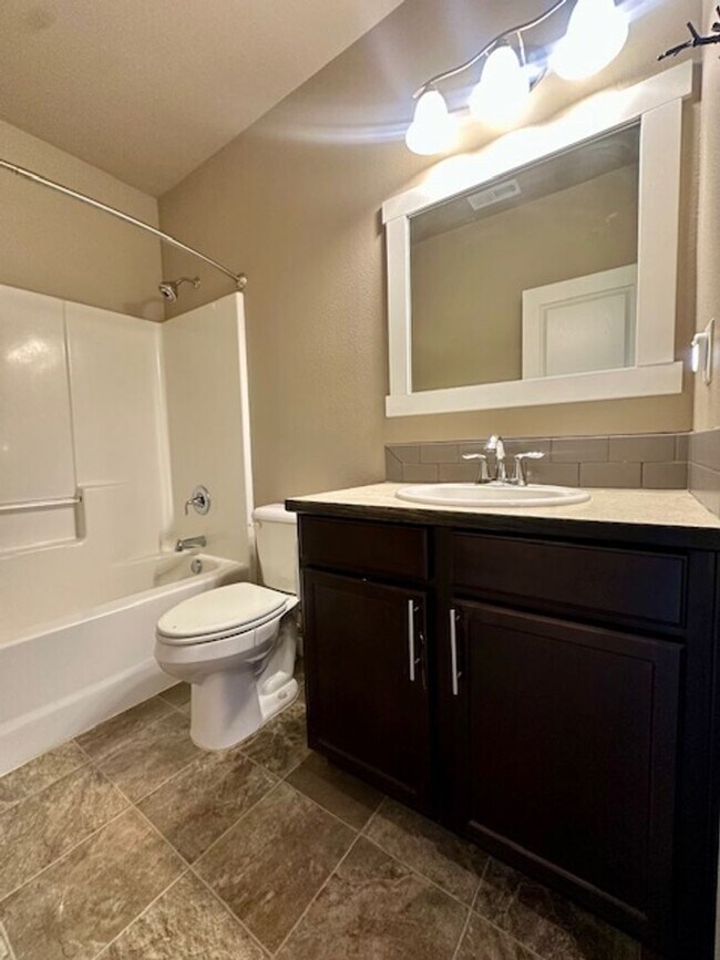 Building Photo - 63266 NW Newhall Pl