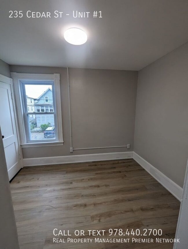 Building Photo - 235 Cedar St