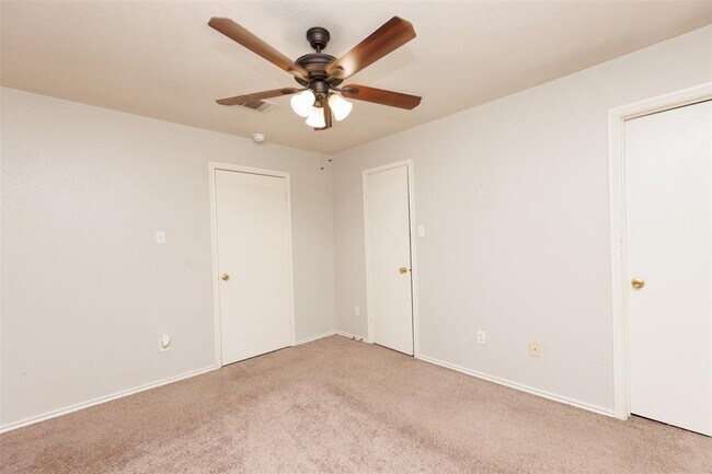 Building Photo - 1029 Christopher Ave