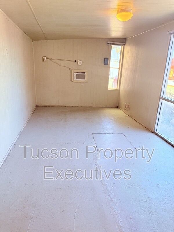 Building Photo - 3274 E Benson Hwy