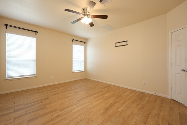 Building Photo - 4155 Falvel Cove Dr