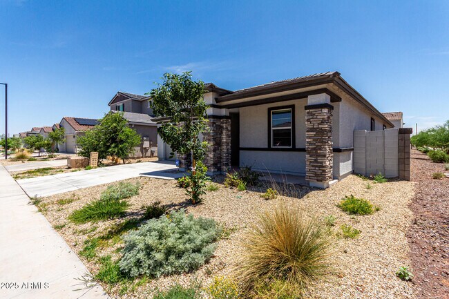 Building Photo - 18021 Avenida del Sol W