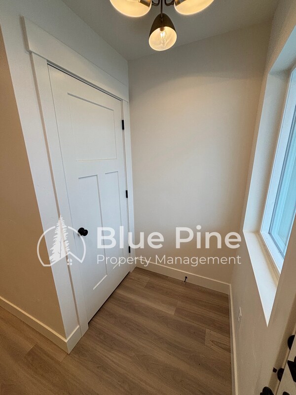 Building Photo - 2390 Caliber Pl