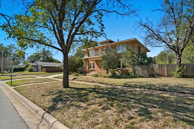 Building Photo - 1350 Amarillo St