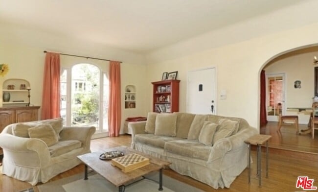 Building Photo - 1122 S Hayworth Ave