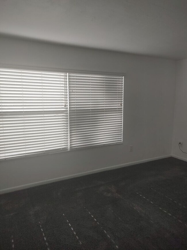 Building Photo - 12201 Sandalwood Dr