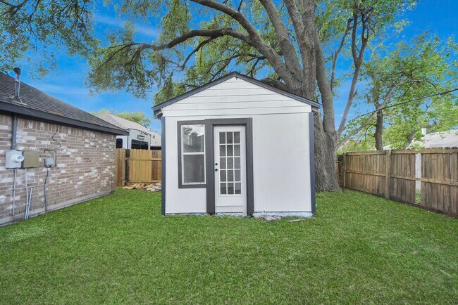 Building Photo - 1114 N Nottingham