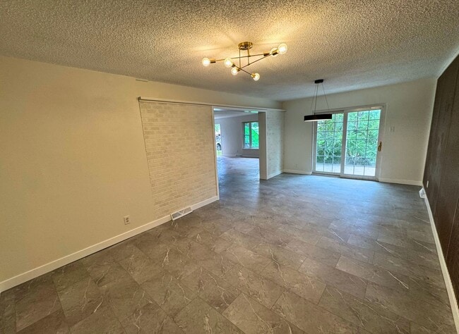 Building Photo - 417 S Owens St