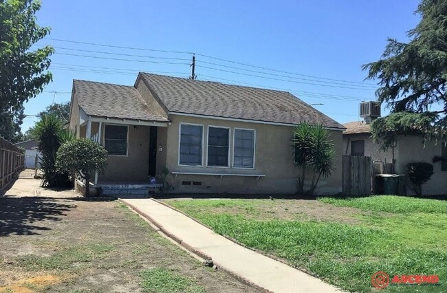 Primary Photo - Cozy Home Off Truxtun and Oak!
