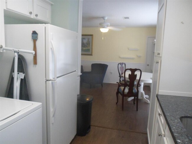 Building Photo - 1104 Redfish St
