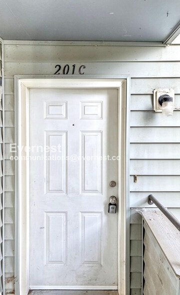 Building Photo - 1301 University Ave