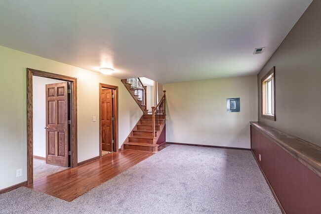 Building Photo - 310 Huntington Dr